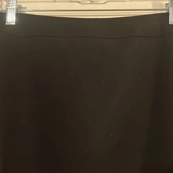 Tahari by Arthur S. Levine black straight skirt with pleat detail at side knee - Picture 3 of 9